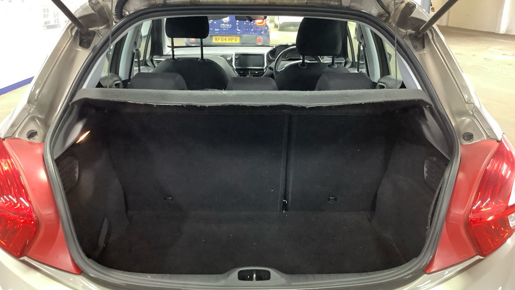 Used Peugeot 208 2013 for sale - 77420303: Photo 7