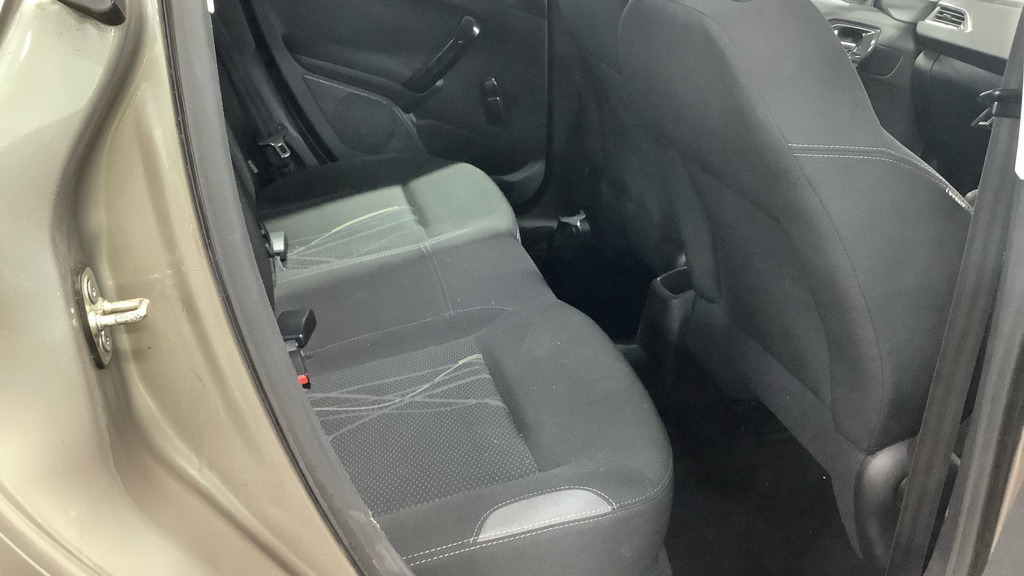 Used Peugeot 208 2013 for sale - 77420303: Photo 8