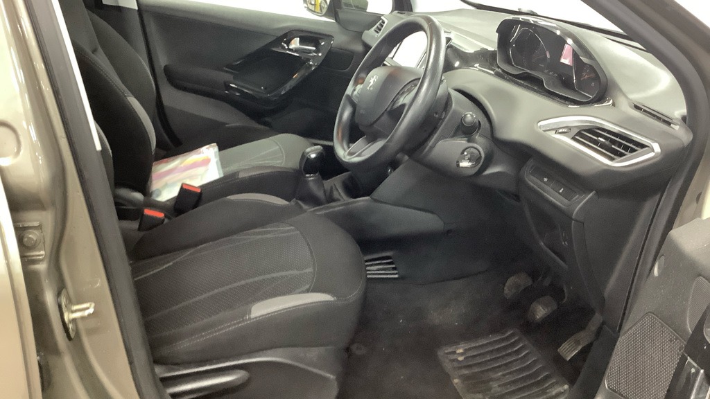 Used Peugeot 208 2013 for sale - 77420303: Photo 9