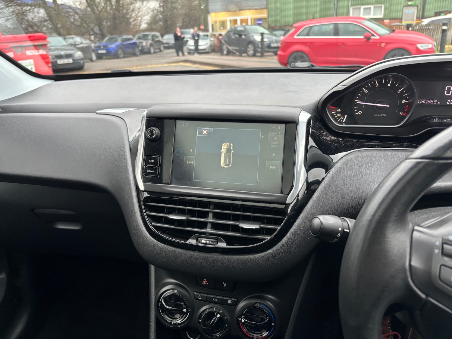 Used Peugeot 208 2015 for sale - 77420498: Photo 13