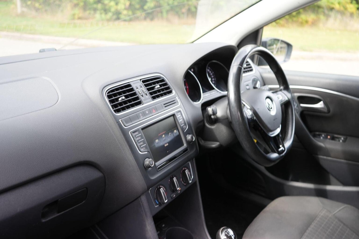 Used Volkswagen Polo 2015 for sale - 76963400: Photo 14