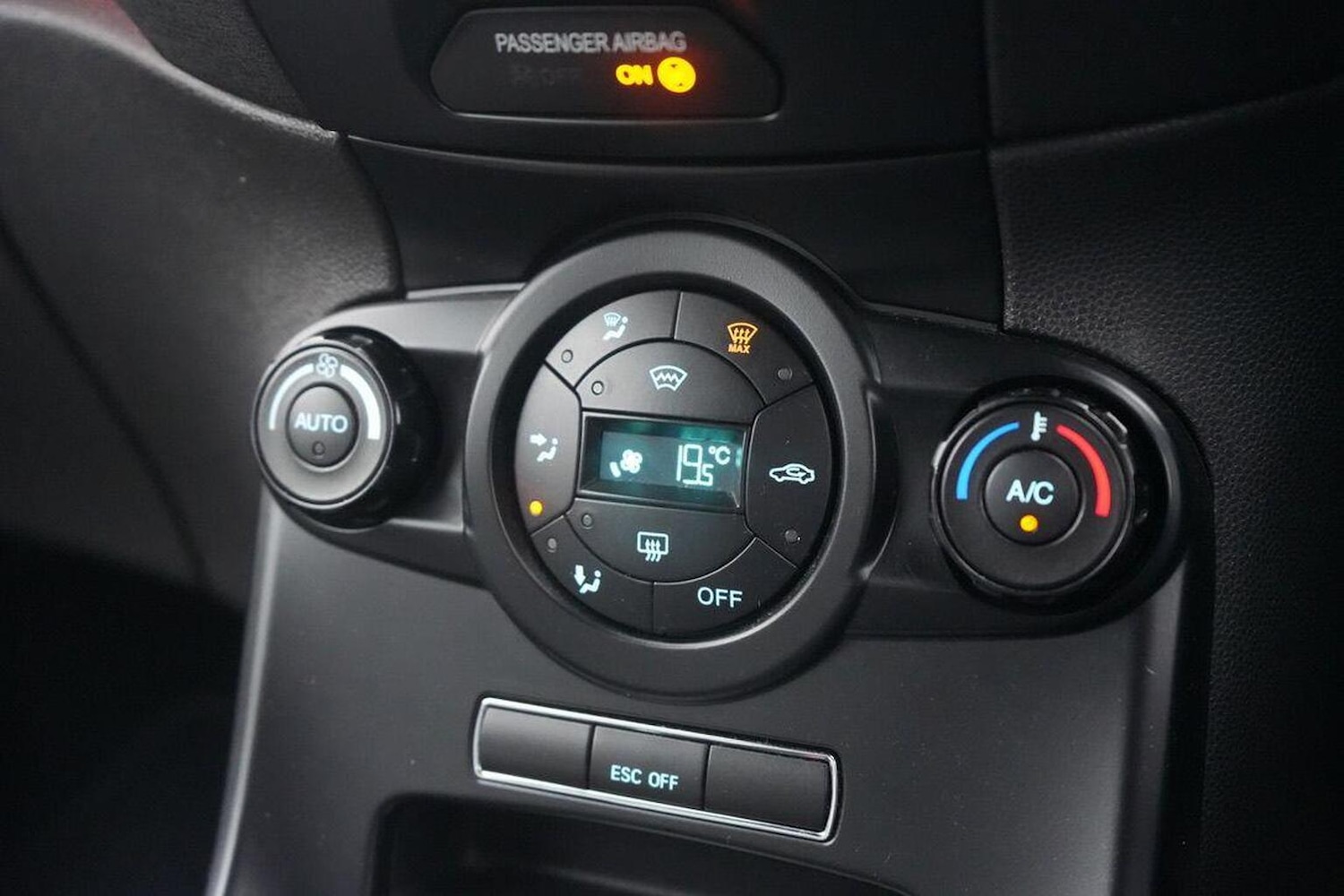 Used Ford Fiesta 2015 for sale - 76963338: Photo 21