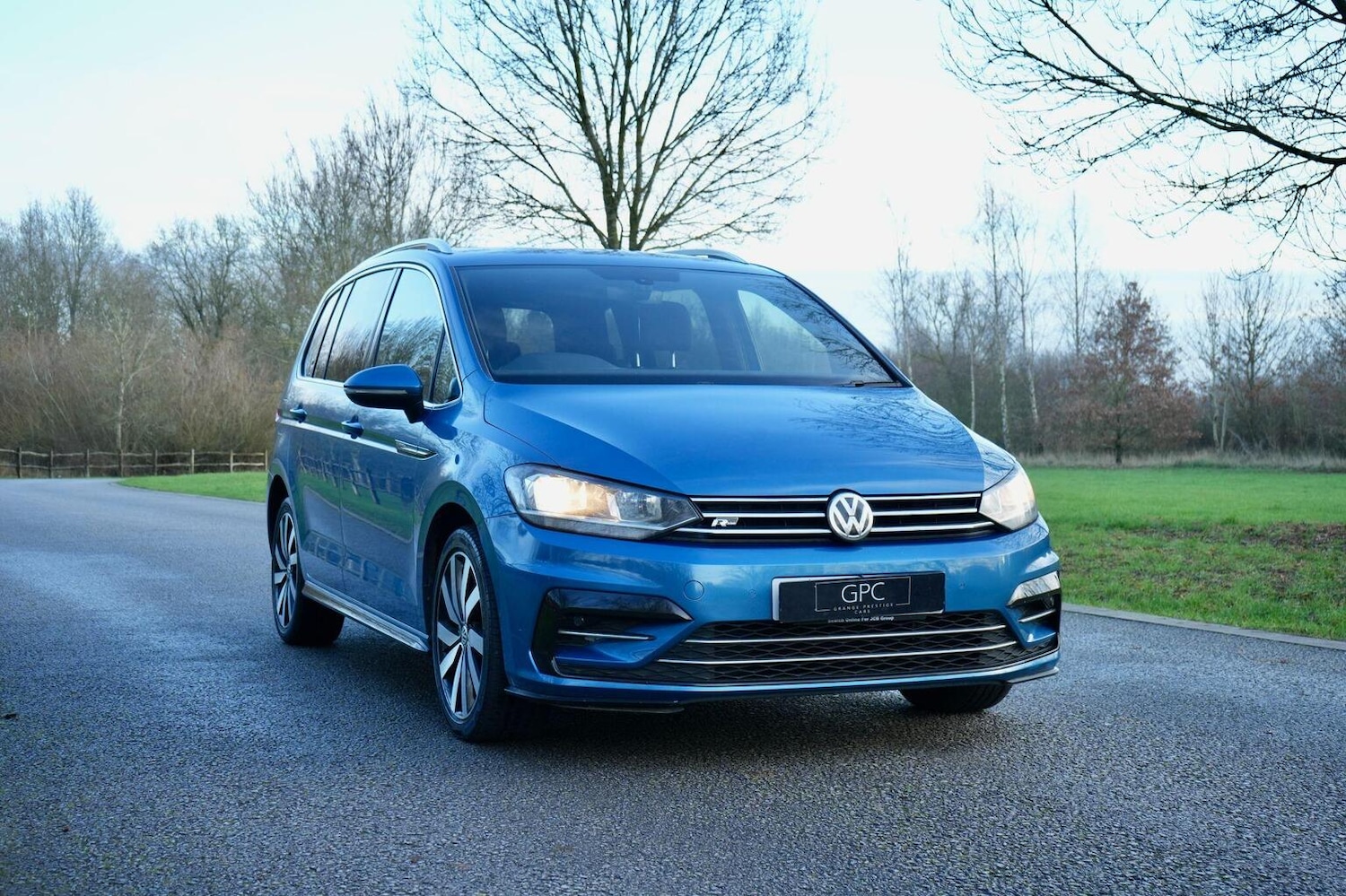 Used Volkswagen Touran 2020 for sale - 76963336: Photo 2