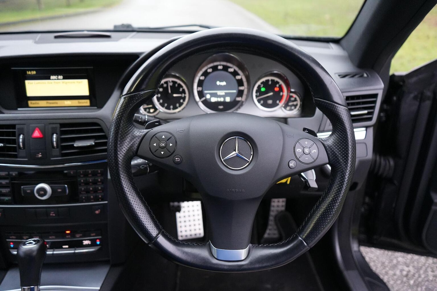 Used Mercedes-Benz E Class 2010 for sale - 77258545: Photo 35