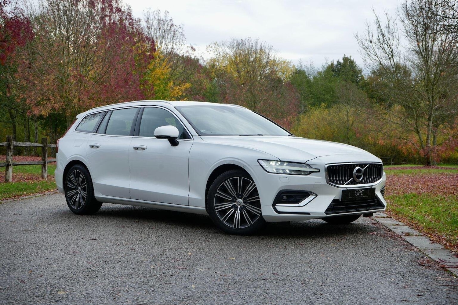 Used Volvo V60 2019 for sale - 76963324: Photo 1