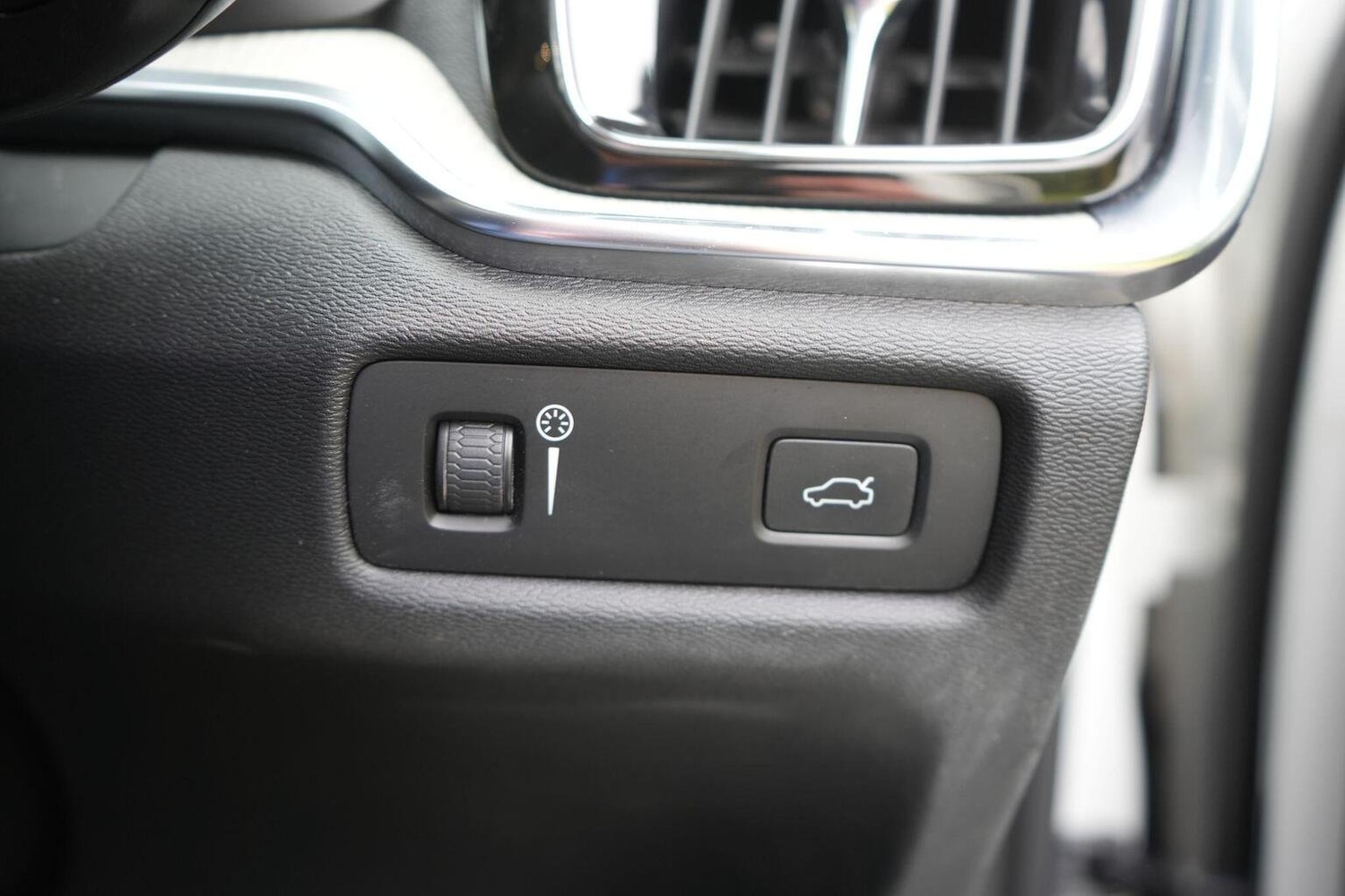 Used Volvo V60 2019 for sale - 76963324: Photo 27