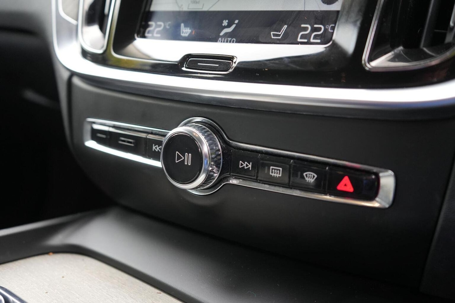 Used Volvo V60 2019 for sale - 76963324: Photo 30