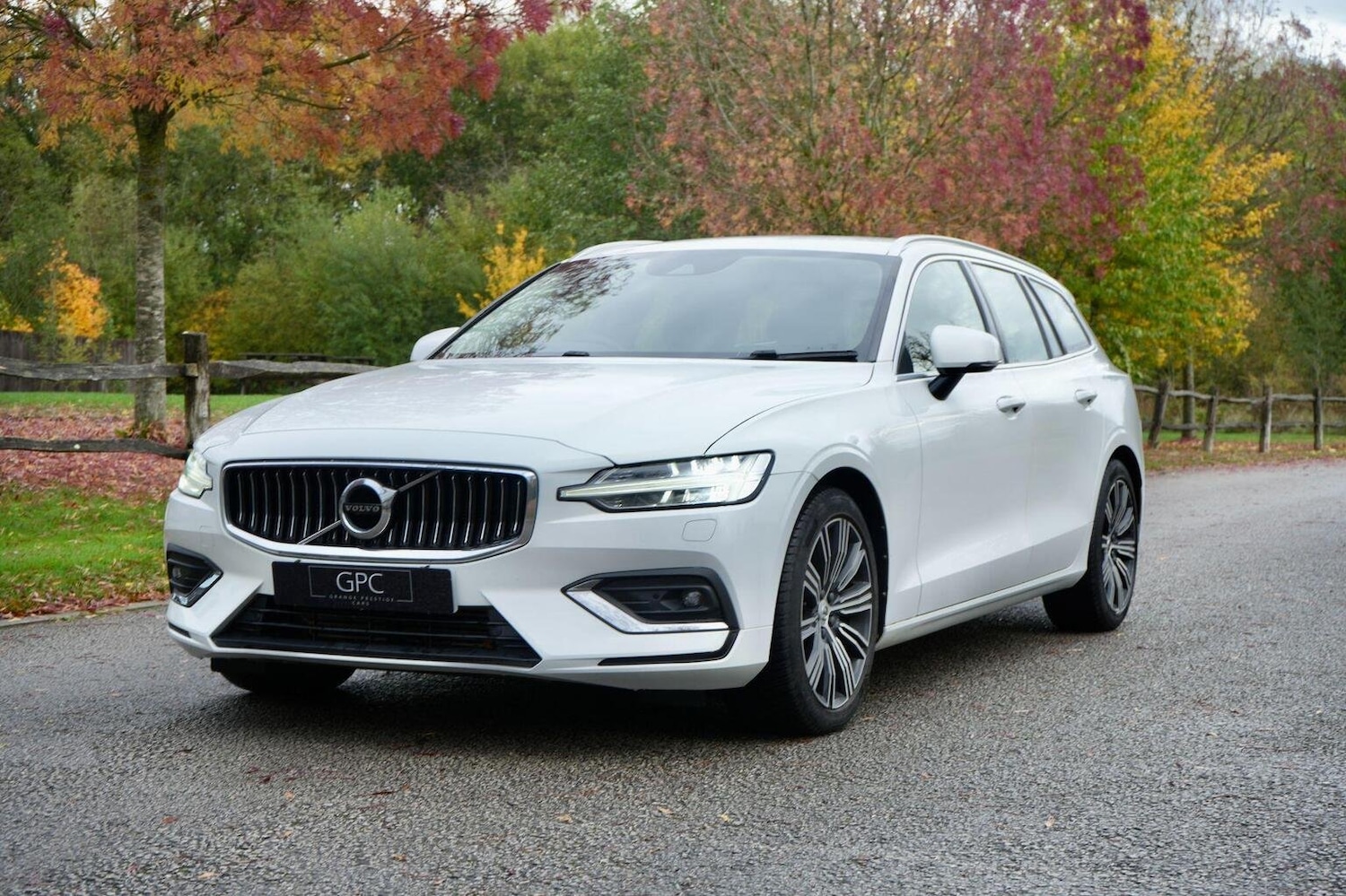 Used Volvo V60 2019 for sale - 76963324: Photo 4