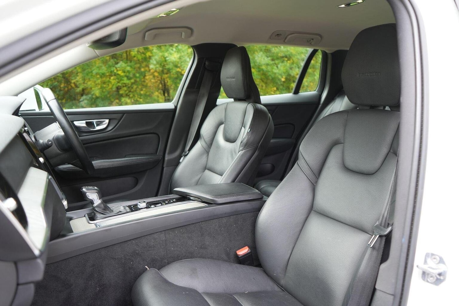 Used Volvo V60 2019 for sale - 76963324: Photo 41