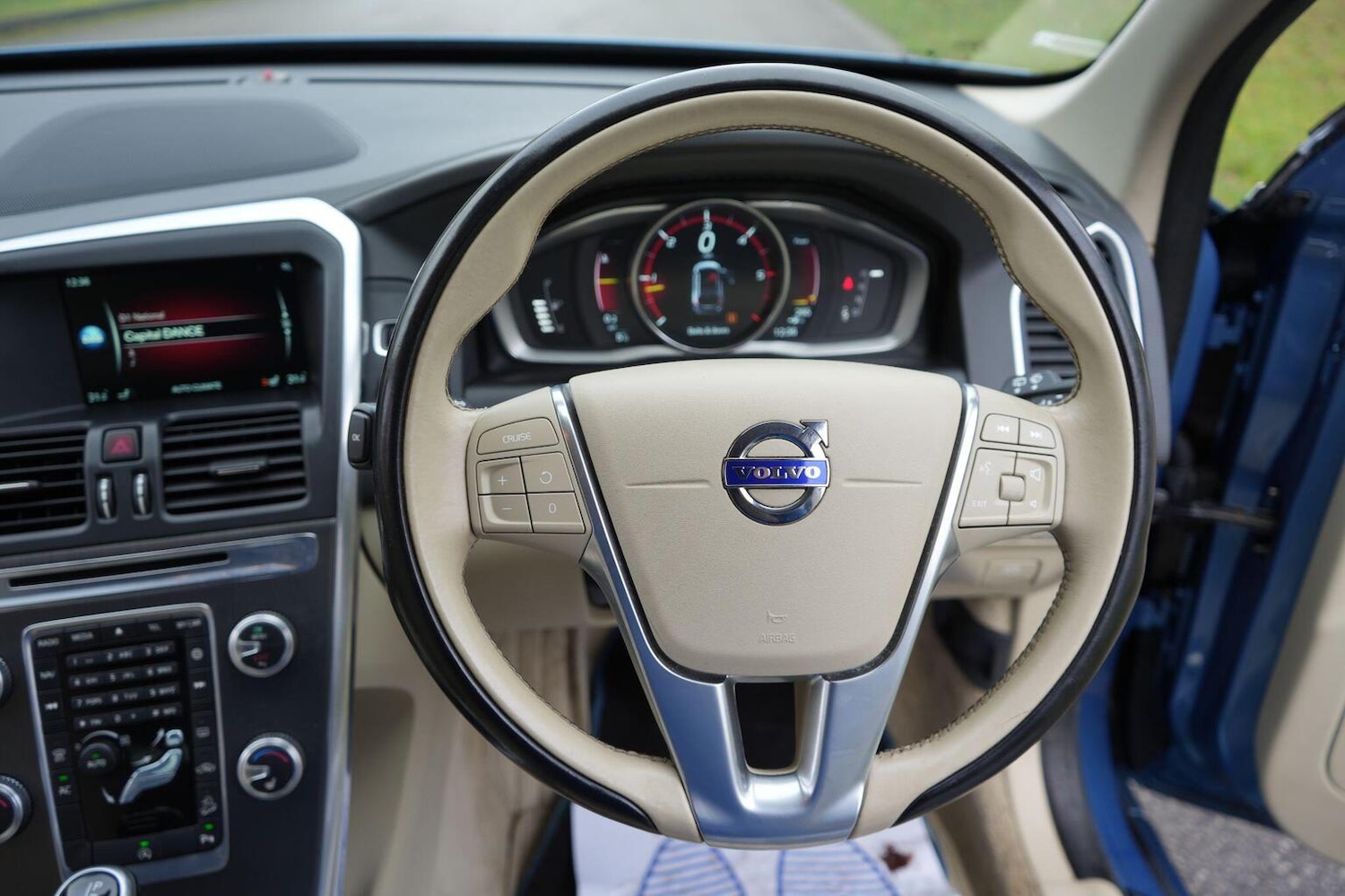 Used Volvo XC60 2015 for sale - 77453257: Photo 10