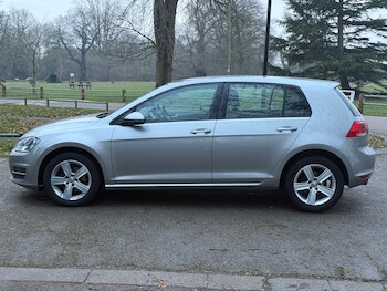 Used Volkswagen Golf 2015 for sale - 76945945: Photo