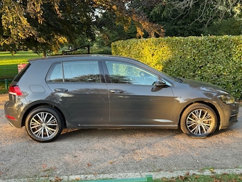 Used Volkswagen Golf 2017 for sale - 76104020: Photo
