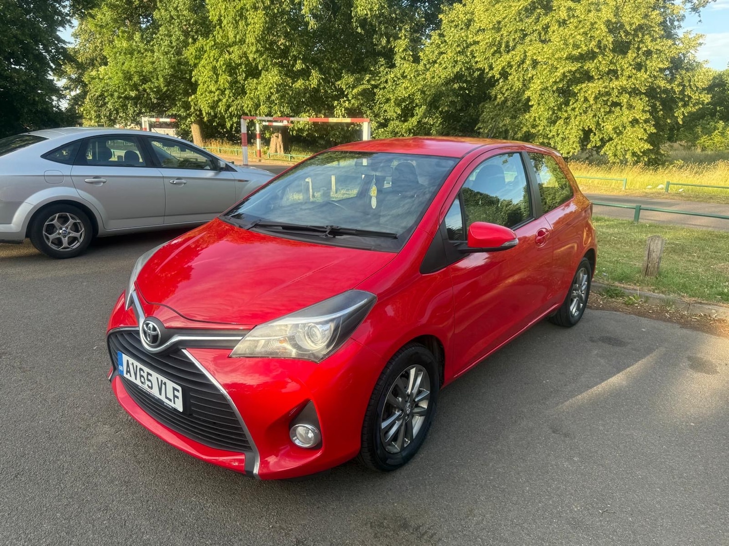 Used Toyota Yaris 2015 for sale - 76106289: Photo 2