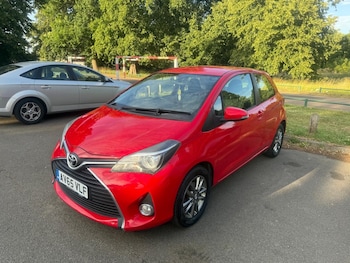 Used Toyota Yaris 2015 for sale - 76106289: Photo