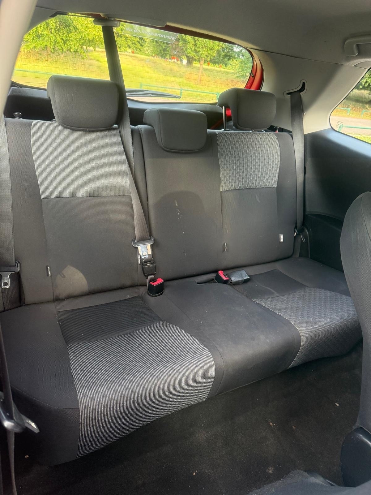 Used Toyota Yaris 2015 for sale - 76106289: Photo 9