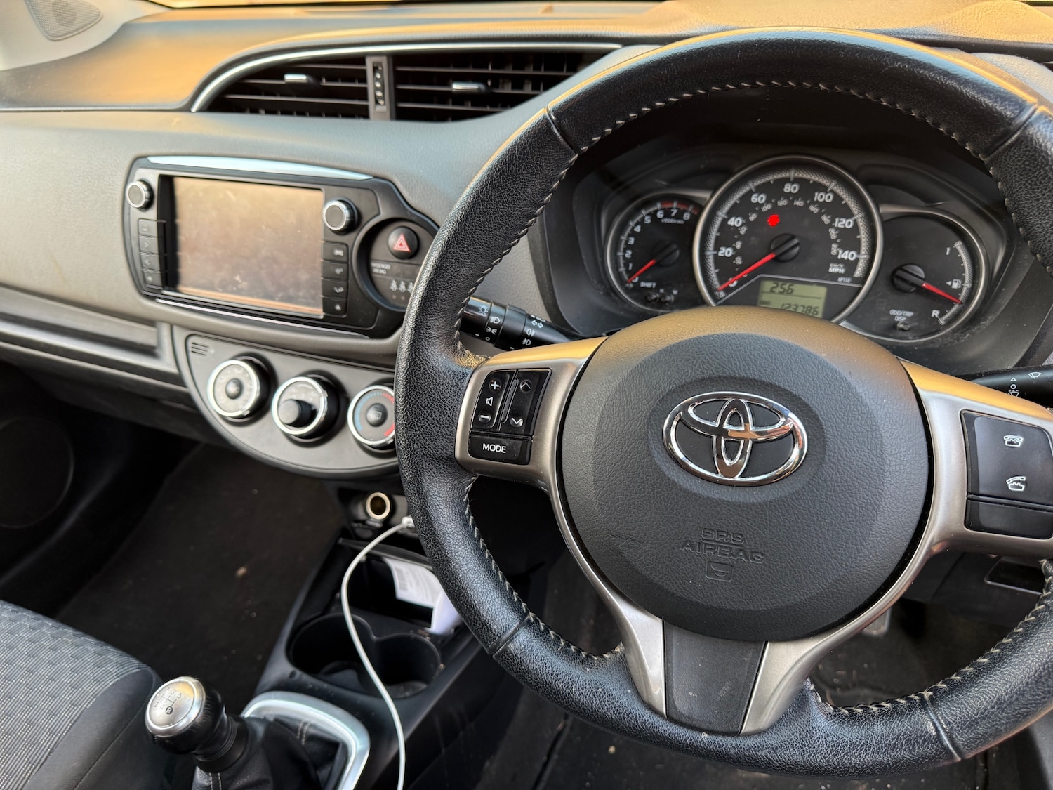 Used Toyota Yaris 2015 for sale - 77710603: Photo 10