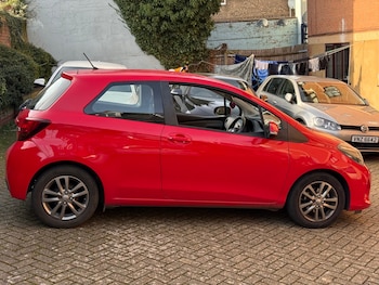 Used Toyota Yaris 2015 for sale - 77710603: Photo