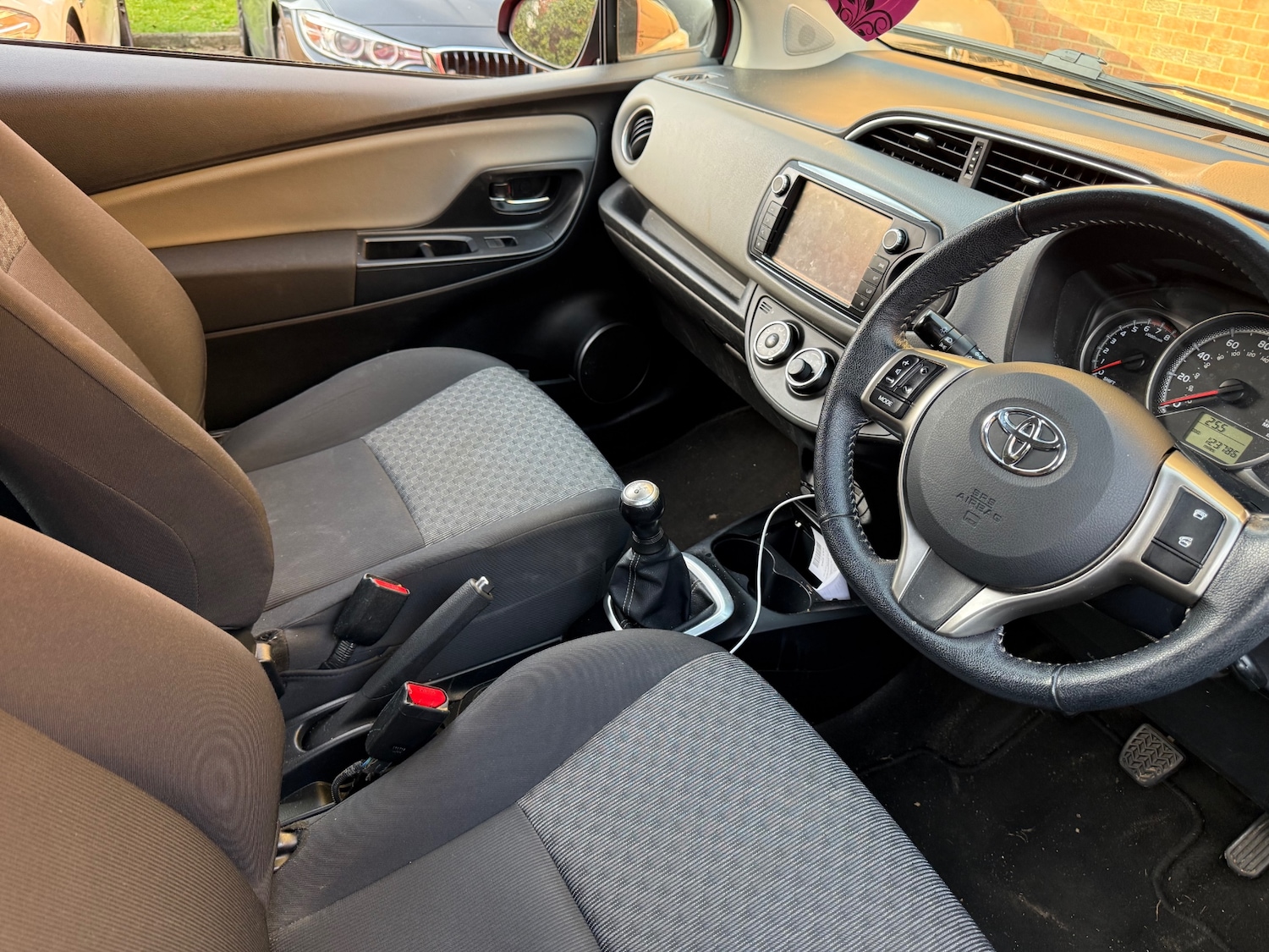 Used Toyota Yaris 2015 for sale - 77710603: Photo 8