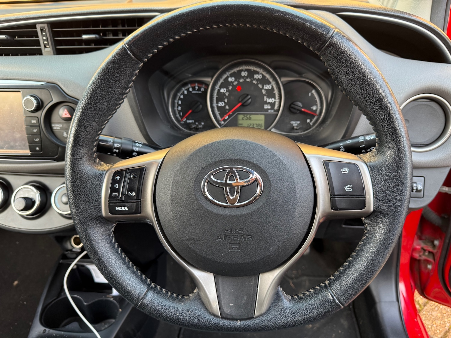 Used Toyota Yaris 2015 for sale - 77710603: Photo 9