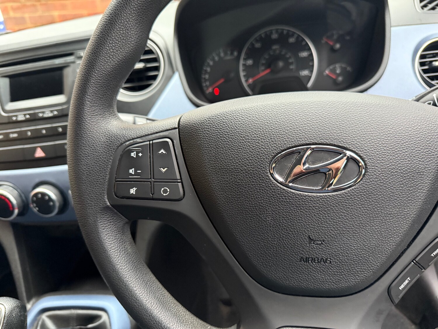 Used Hyundai i10 2014 for sale - 77173347: Photo 13