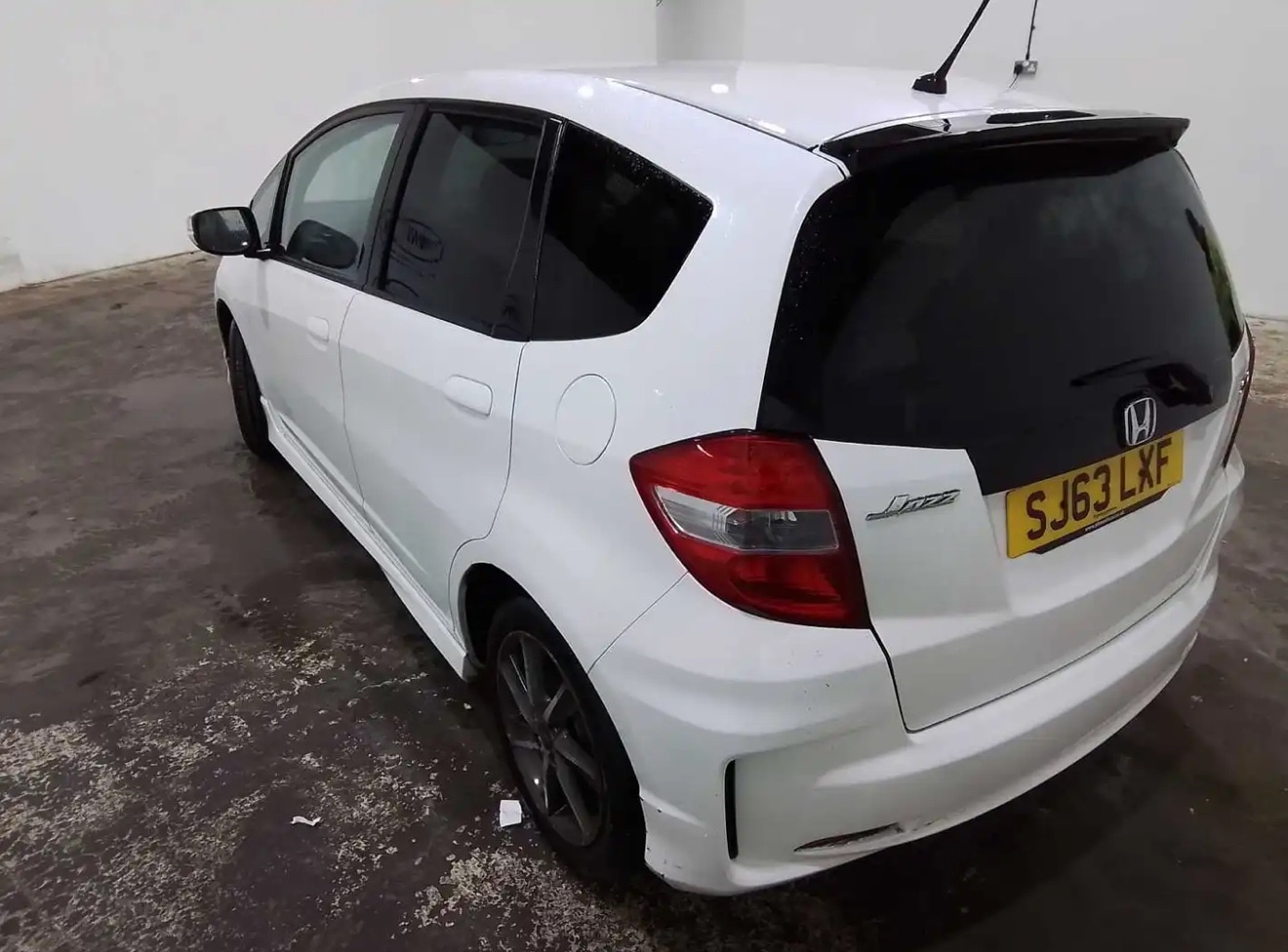 Used Honda Jazz 2013 for sale - 77300774: Photo 2