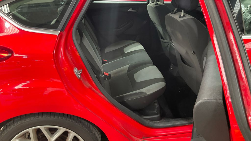 Used Ford Focus 2013 for sale - 76609444: Photo 8