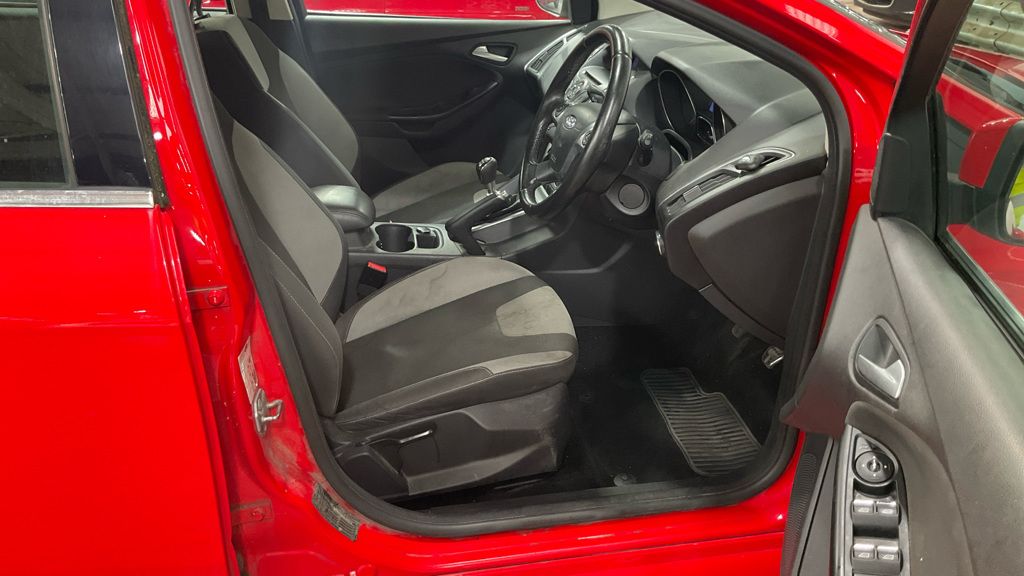 Used Ford Focus 2013 for sale - 76609444: Photo 9