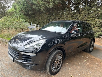 Used Porsche Cayenne 2016 for sale - 76102429: Photo 2