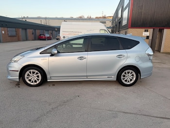 Used Toyota Prius+ 2011 for sale - 78471150: Photo