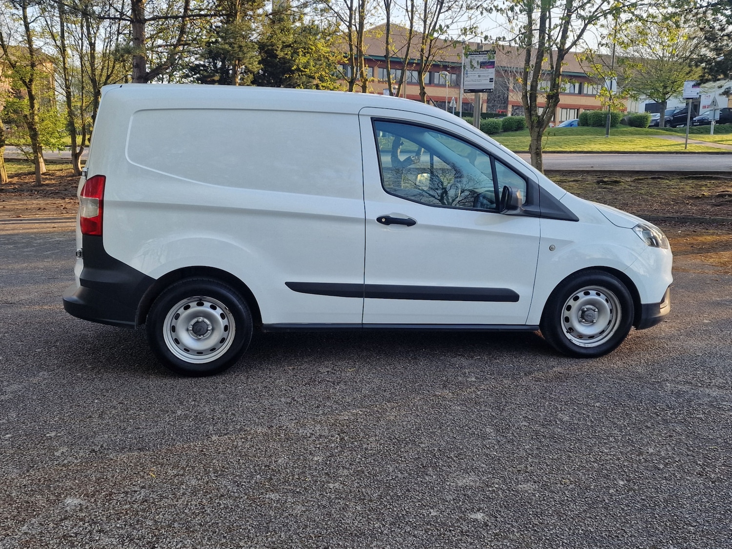 Used Ford Transit Courier 2019 for sale - 76649444: Photo 2