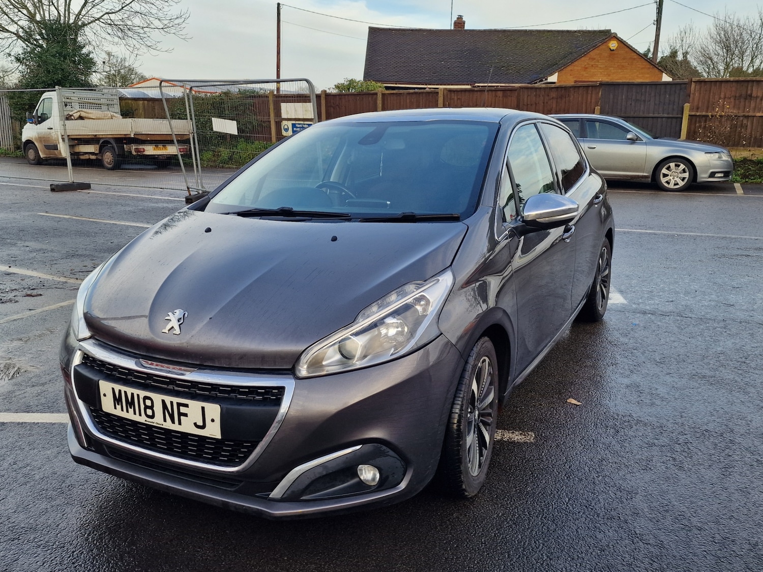 Used Peugeot 208 2018 for sale - 76968258: Photo 2