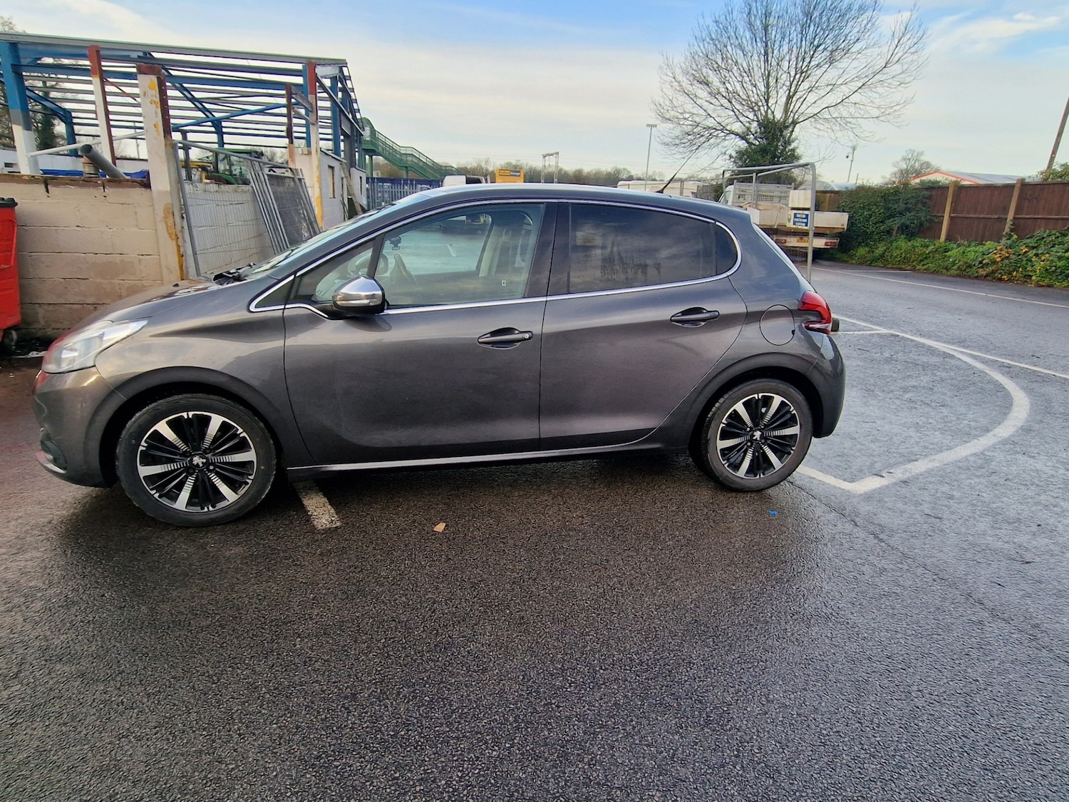 Used Peugeot 208 2018 for sale - 76968258: Photo 3