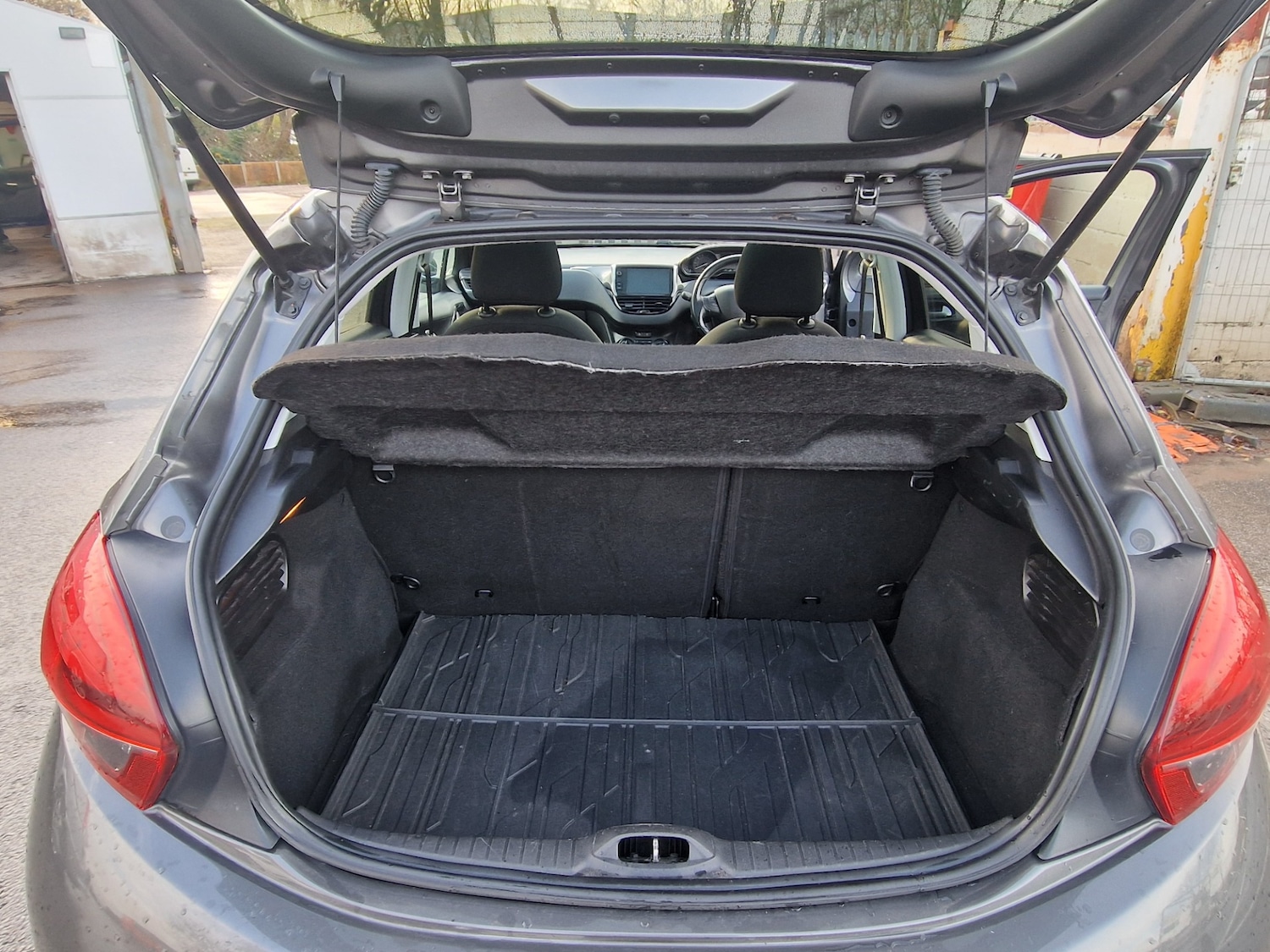 Used Peugeot 208 2018 for sale - 76968258: Photo 31