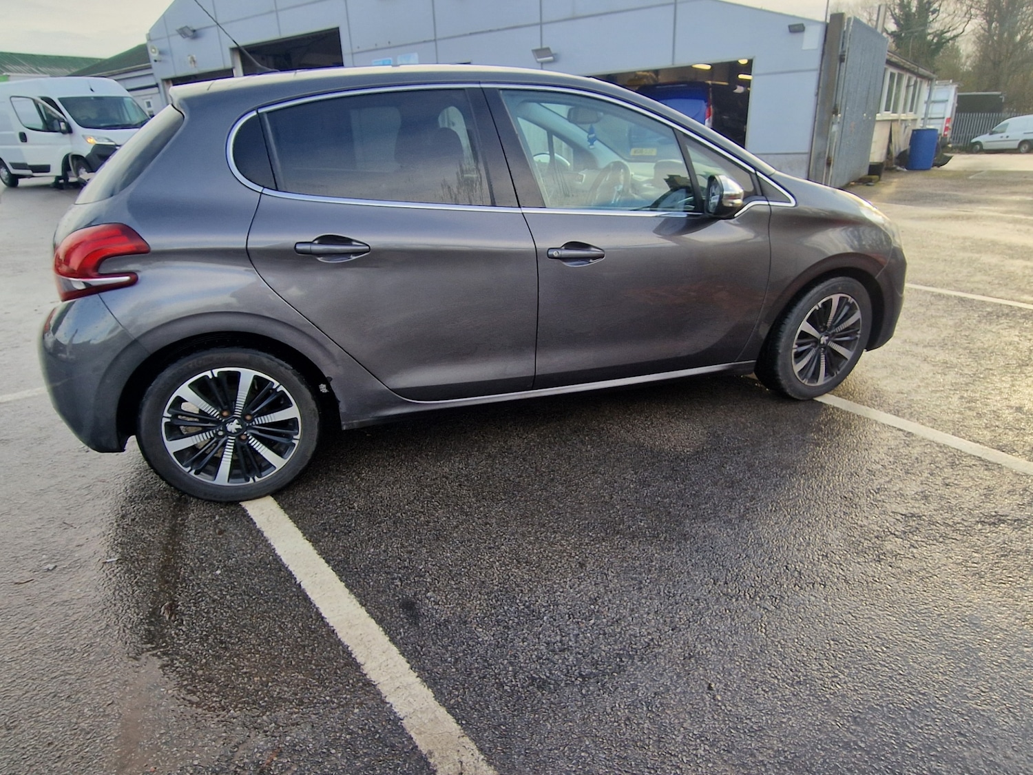 Used Peugeot 208 2018 for sale - 76968258: Photo 8
