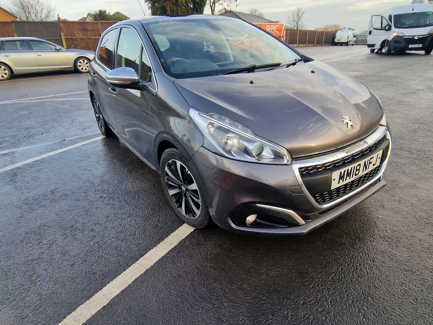 Used Peugeot 208 2018 for sale - 76968258: Photo 9