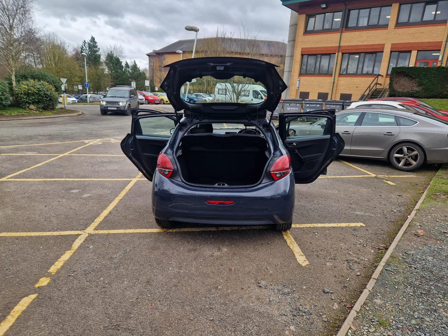 Used Peugeot 208 2016 for sale - 77687327: Photo 24