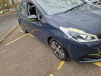 Used Peugeot 208 2016 for sale - 77687327: Photo