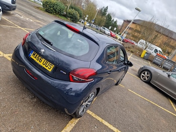 Used Peugeot 208 2016 for sale - 77687327: Photo