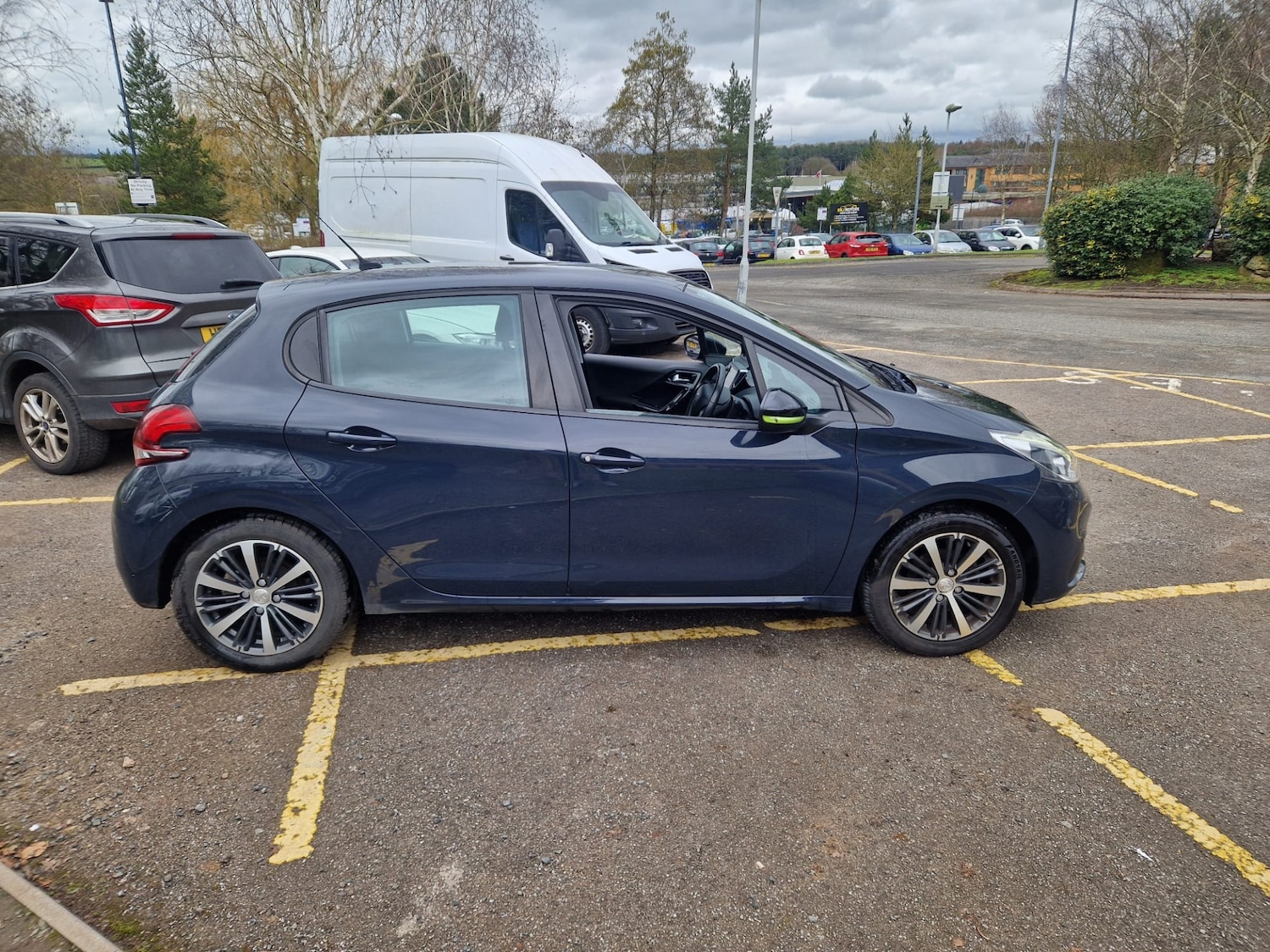 Used Peugeot 208 2016 for sale - 77687327: Photo 6