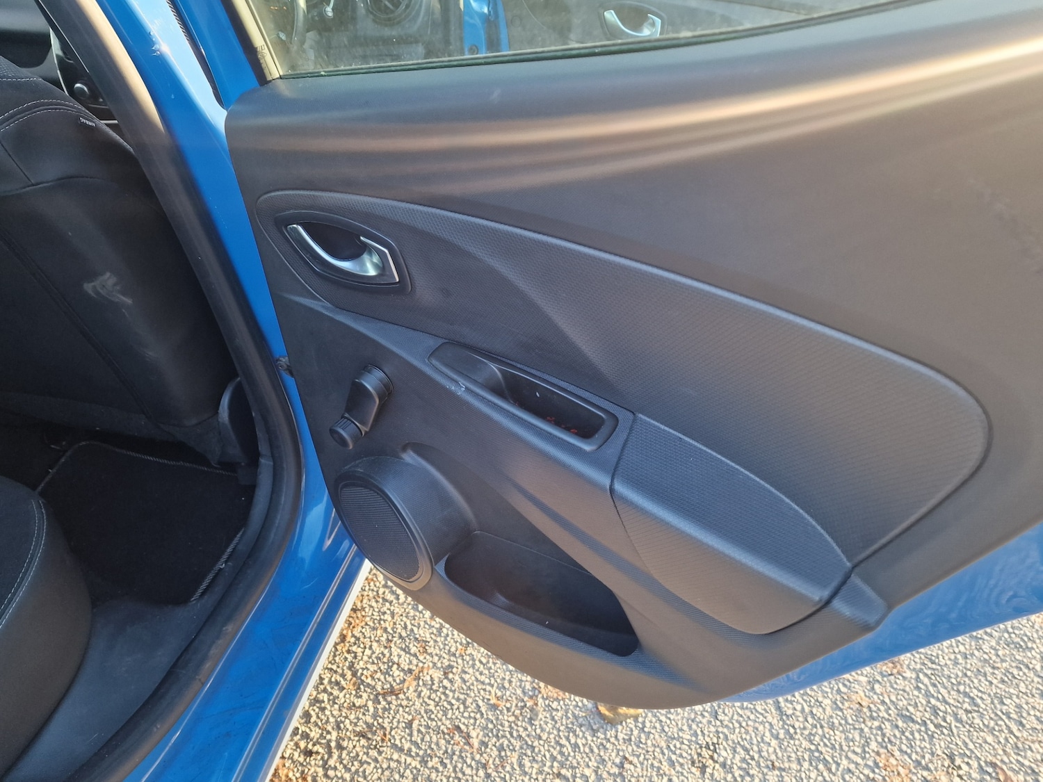 Used Renault Clio 2015 for sale - 76554207: Photo 24