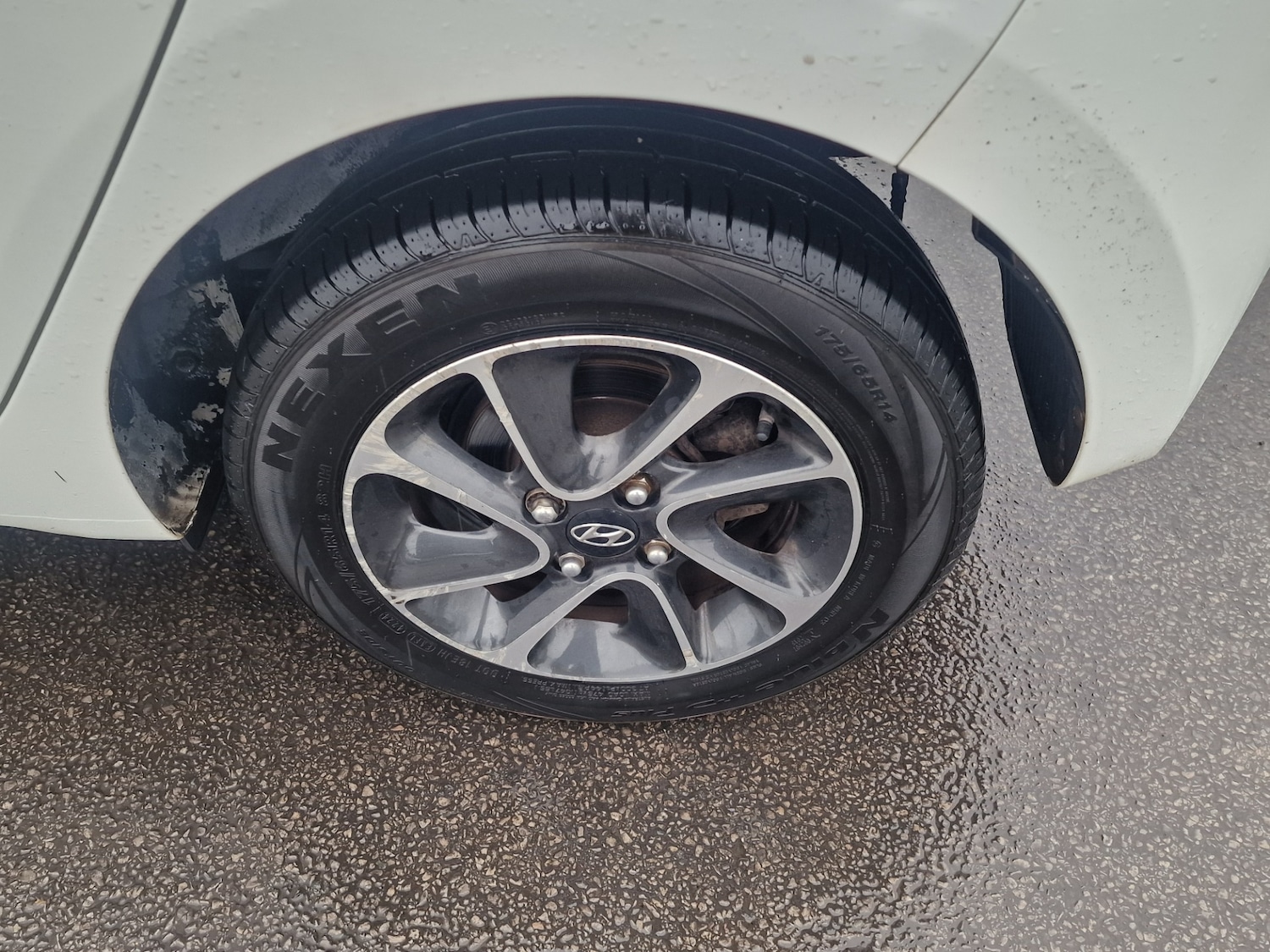 Used Hyundai i10 2018 for sale - 76762601: Photo 12