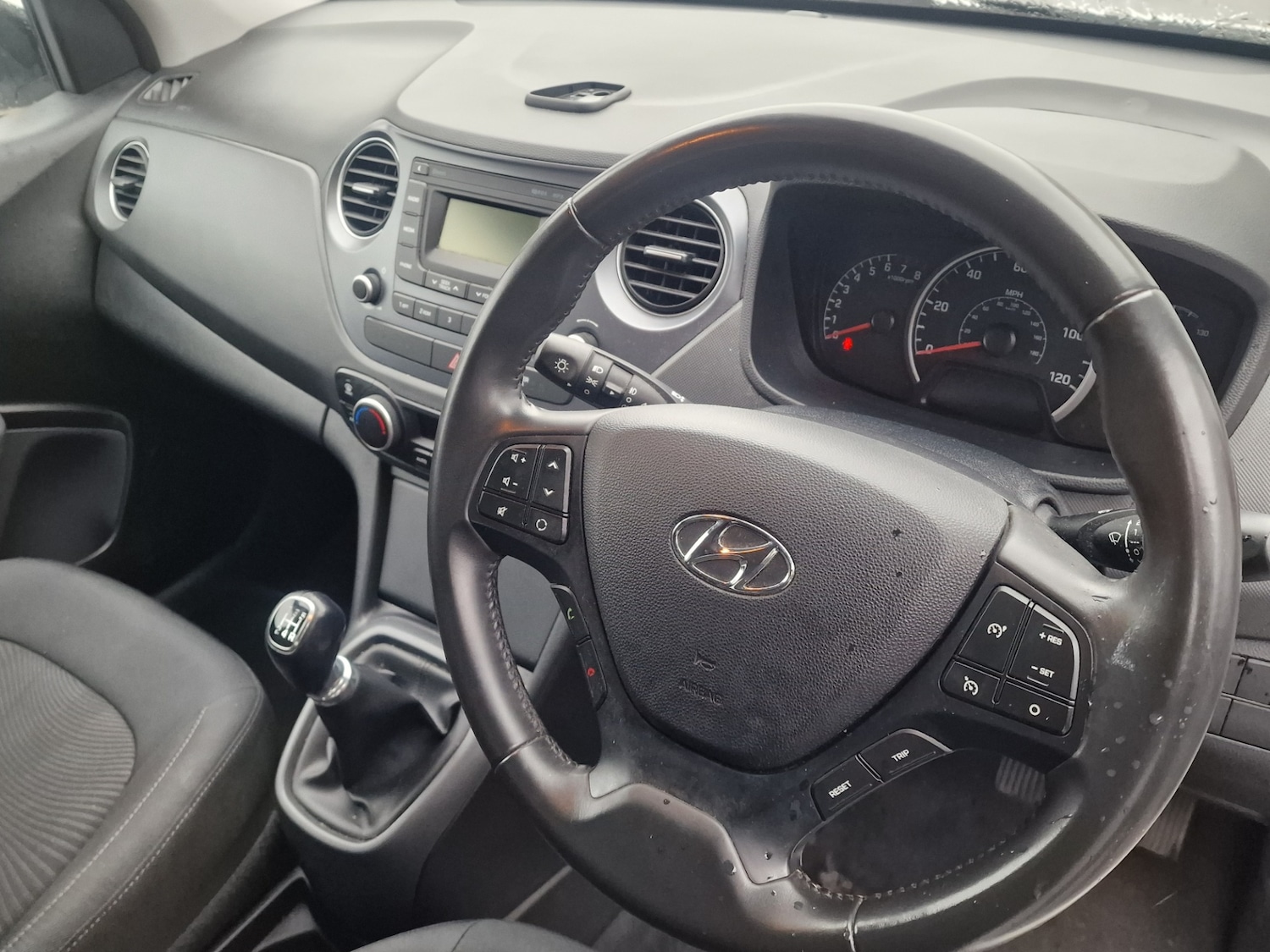 Used Hyundai i10 2018 for sale - 76762601: Photo 17