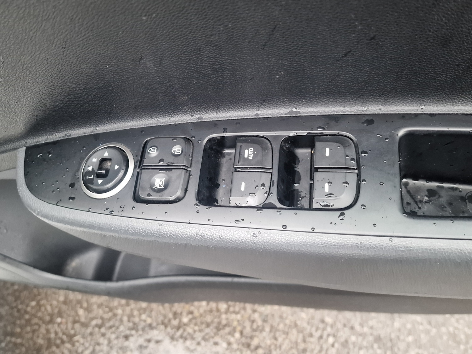 Used Hyundai i10 2018 for sale - 76762601: Photo 25