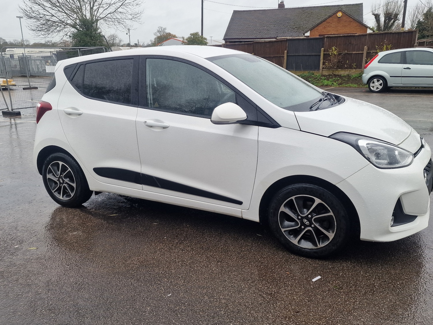 Used Hyundai i10 2018 for sale - 76762601: Photo 9