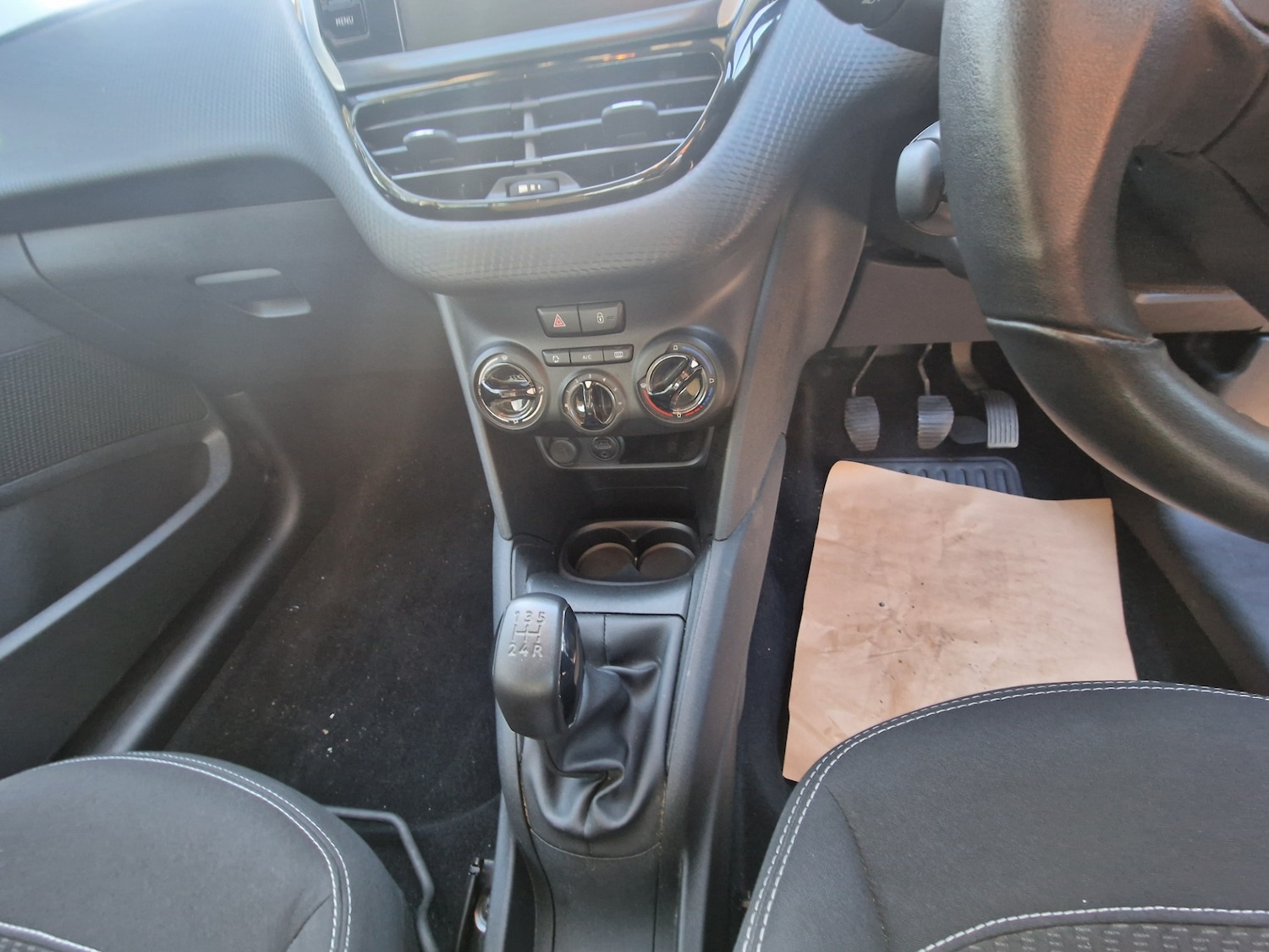 Used Peugeot 208 2017 for sale - 76762797: Photo 25