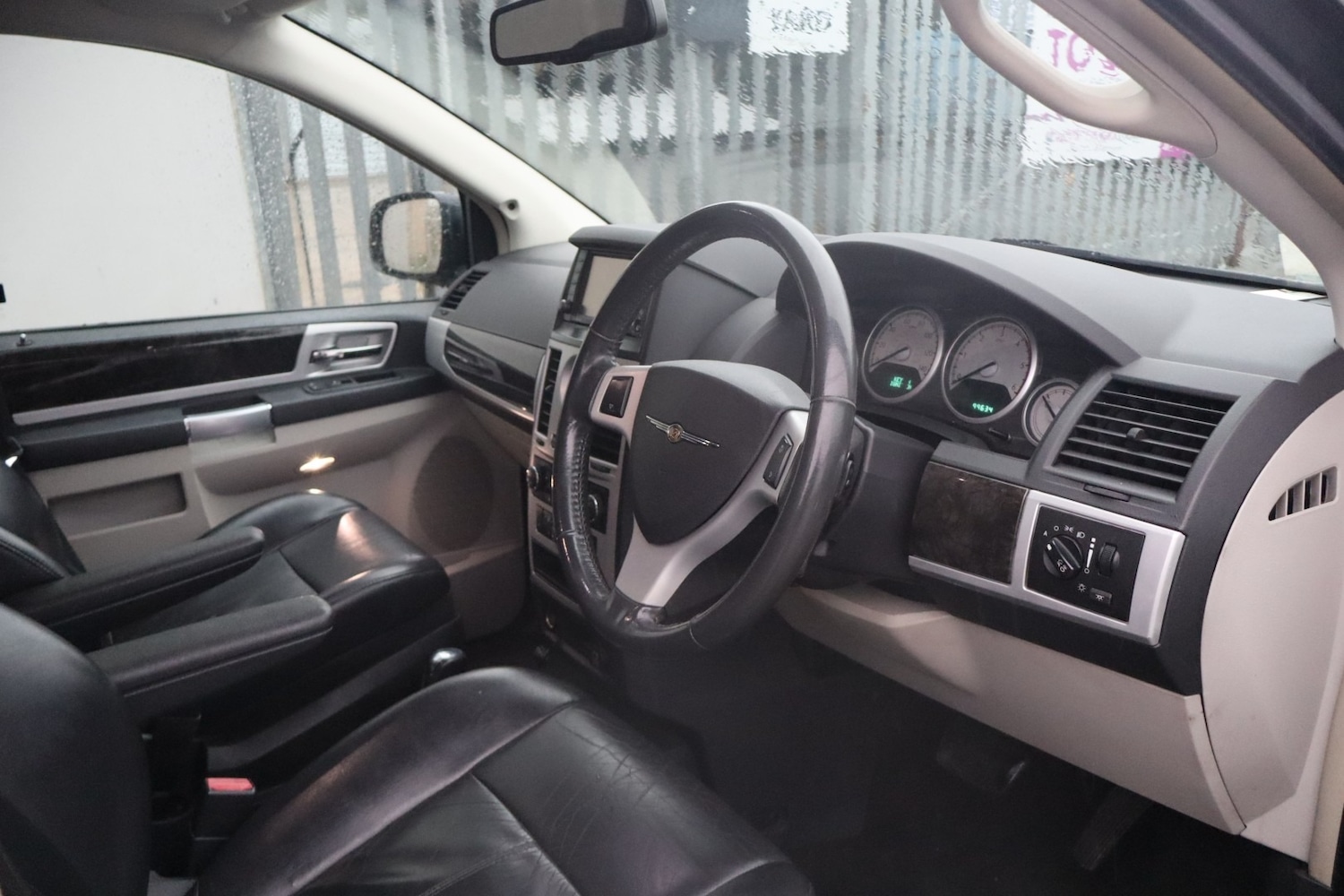 Used Chrysler Grand Voyager 2011 for sale - 77210080: Photo 3