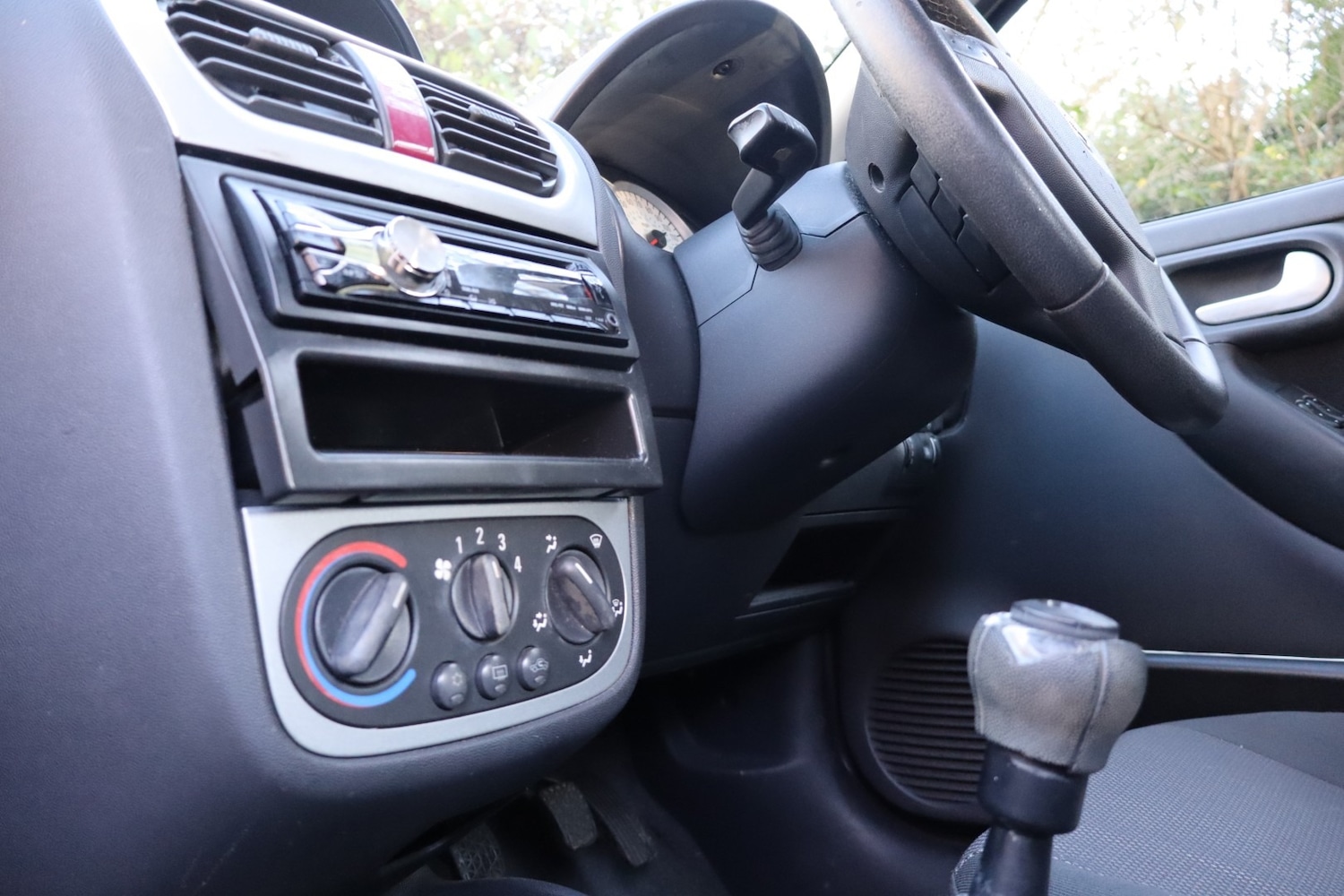 Used Vauxhall Corsa 2006 for sale - 76662658: Photo 13