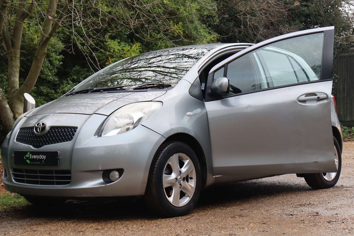 Used Toyota Yaris 2007 for sale - 76722386: Photo 3