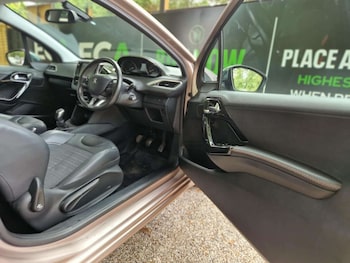 Used Peugeot 208 2012 for sale - 79549682: Photo