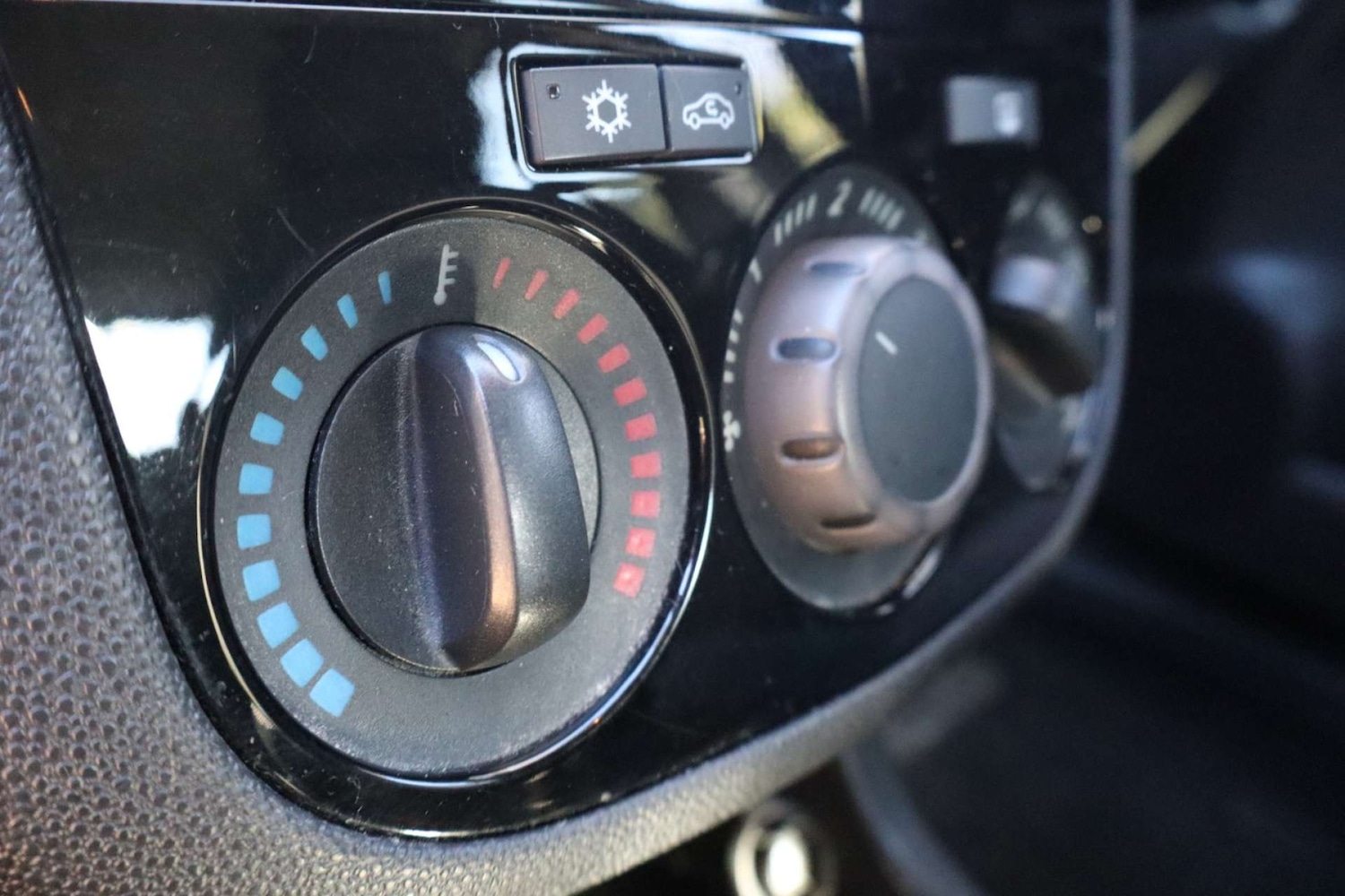 Used Vauxhall Corsa 2012 for sale - 77976967: Photo 31